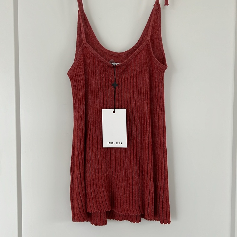 Red Tank - Picture 6 of 6